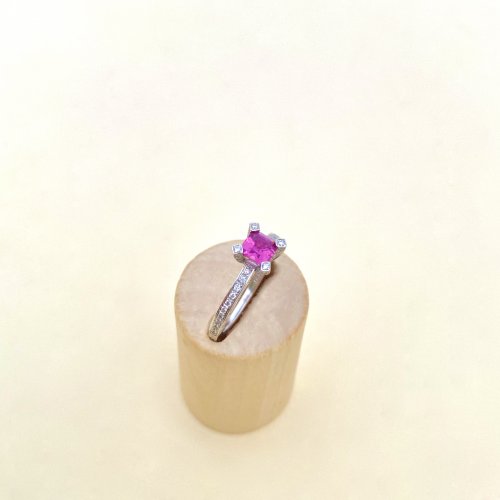 18ct. White Gold Tourmaline and Diamond set ring.