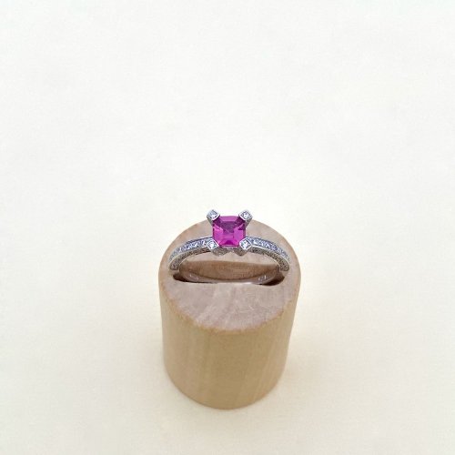 18ct. White Gold Tourmaline and Diamond set ring.