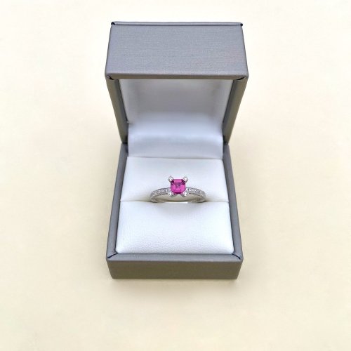 18ct. White Gold Tourmaline and Diamond set ring.