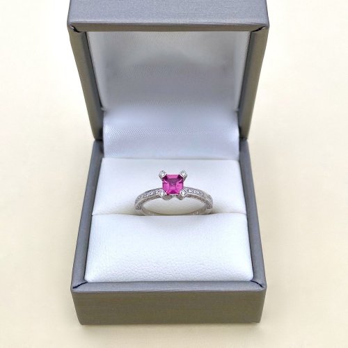 18ct. White Gold Tourmaline and Diamond set ring.