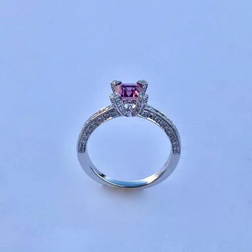 18ct. White Gold Tourmaline and Diamond set ring.