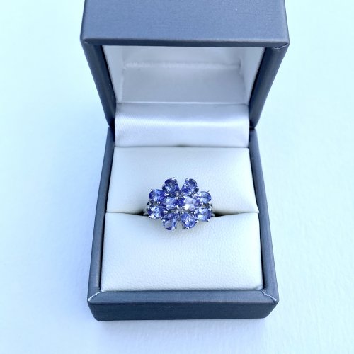 9ct. White Gold Tanzanite Ring.