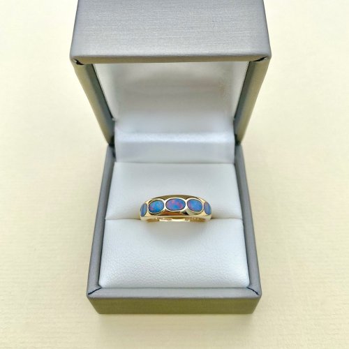 9ct. Gold 5-stone Opal Ring / &#039;Rubover&#039; Setting.