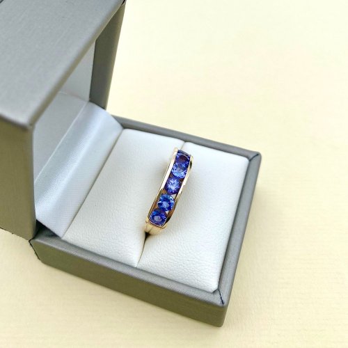 9ct. Gold Ring / Purple Gemstones.