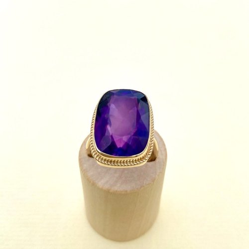 Hallmarked 9ct. Solid Gold Amethyst Statement Ring.