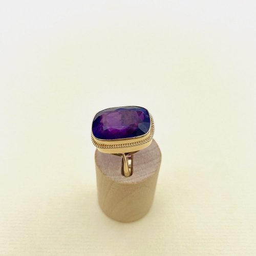 Hallmarked 9ct. Solid Gold Amethyst Statement Ring.