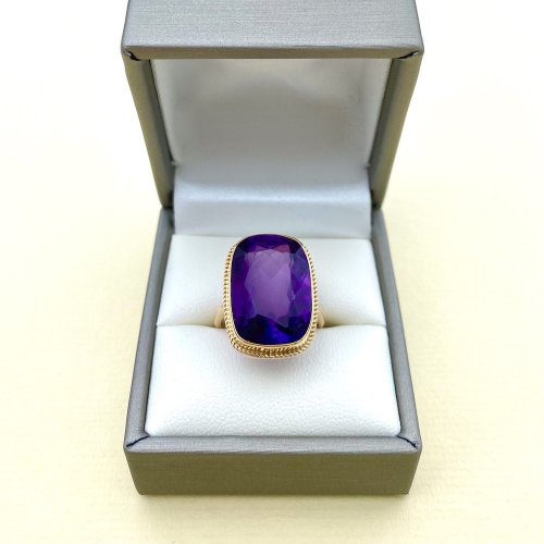 Hallmarked 9ct. Solid Gold Amethyst Statement Ring.