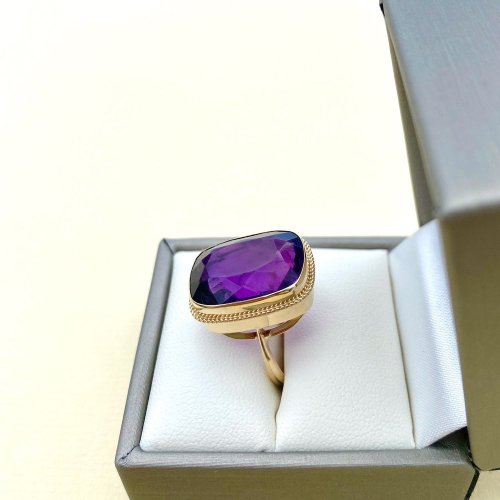 Hallmarked 9ct. Solid Gold Amethyst Statement Ring.