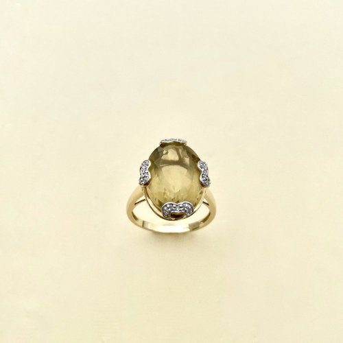 9ct. Gold Citrine &amp; Diamond Ring / Heart Claws.