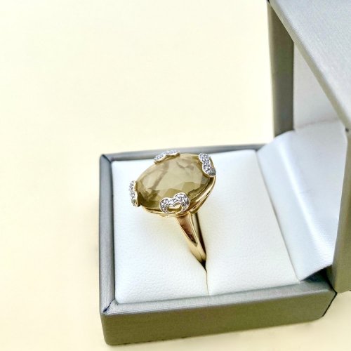 9ct. Gold Citrine &amp; Diamond Ring / Heart Claws.