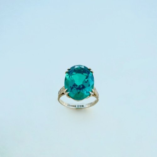 9ct. Solid Gold Ring with Vibrant Green Stone.