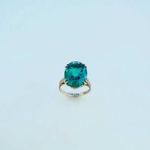 9ct. Solid Gold Ring with Vibrant Green Stone.