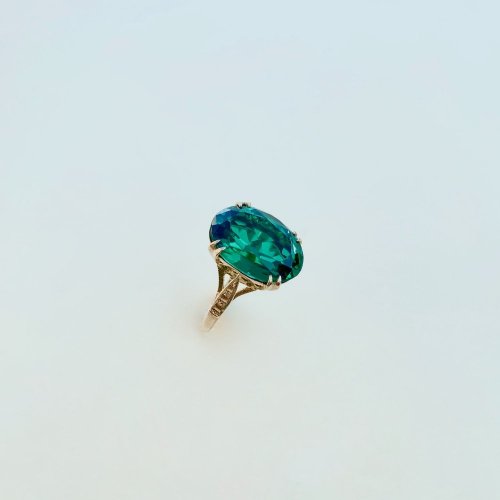 9ct. Solid Gold Ring with Vibrant Green Stone.