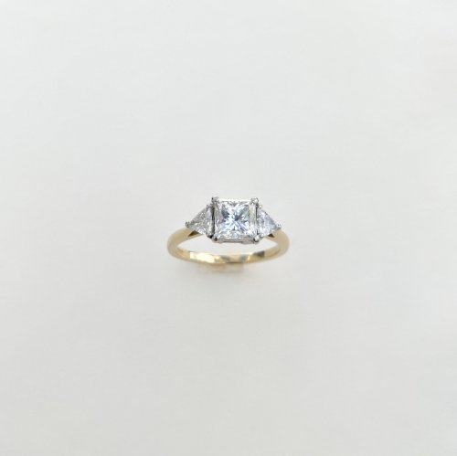 18ct. Gold Princess Cut Diamond Ring.