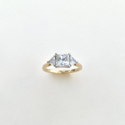 18ct. Gold Princess Cut Diamond Ring.