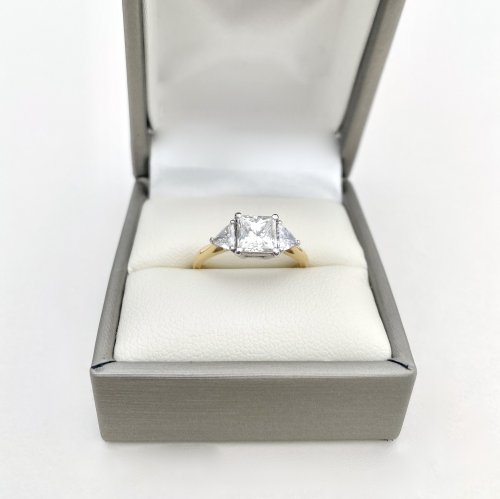 18ct. Gold Princess Cut Diamond Ring.