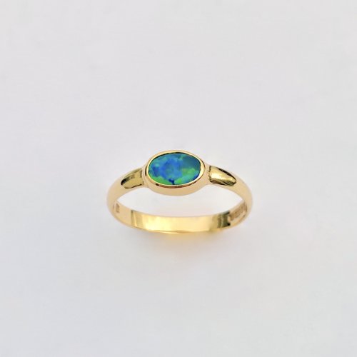 Hallmarked 9ct. Gold Opal Triplet Ring.