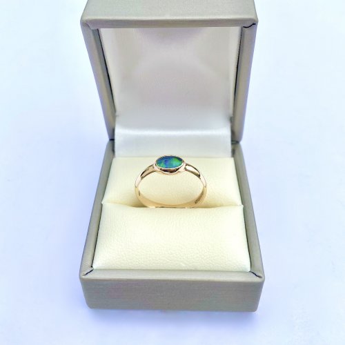 Hallmarked 9ct. Gold Opal Triplet Ring.