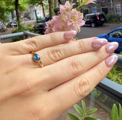 Hallmarked 9ct. Gold Opal Triplet Ring.