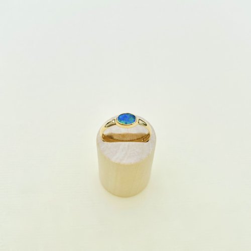 Hallmarked 9ct. Gold Opal Triplet Ring.