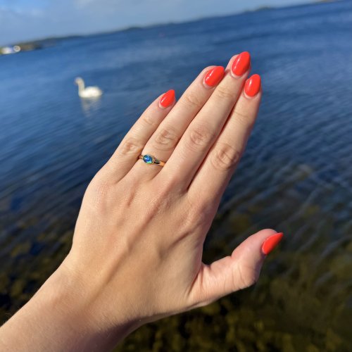 Hallmarked 9ct. Gold Opal Triplet Ring.