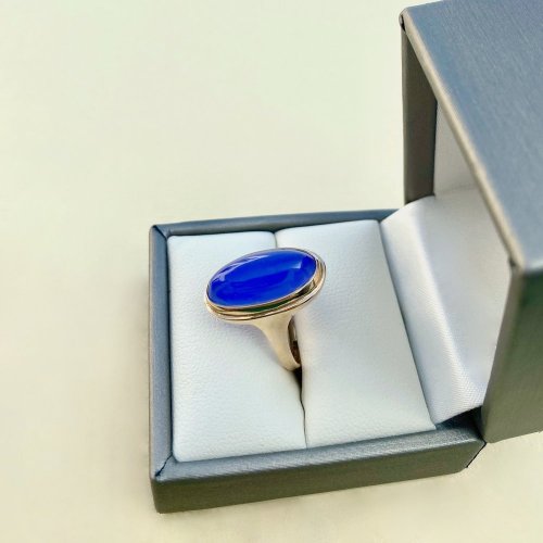 9ct. Solid Gold Oval Chalcedony Ring.