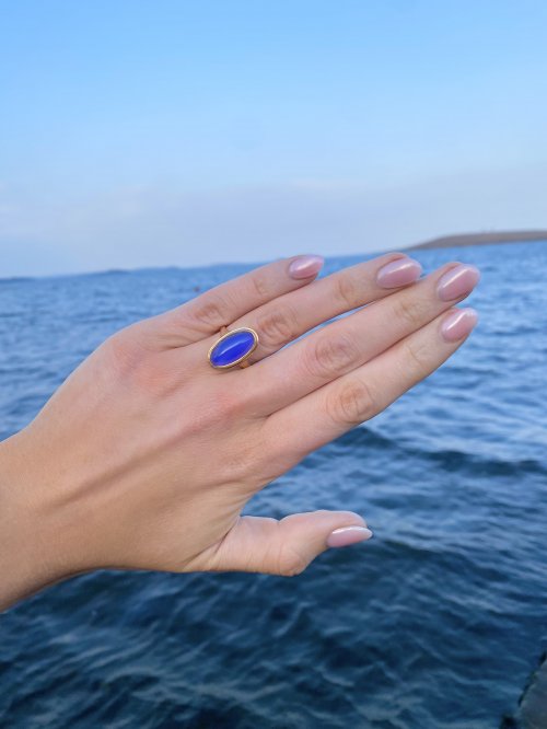 9ct. Solid Gold Oval Chalcedony Ring.