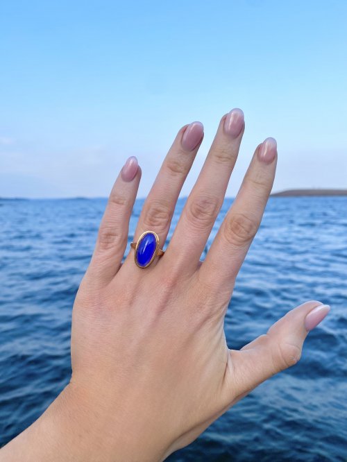 9ct. Solid Gold Oval Chalcedony Ring.