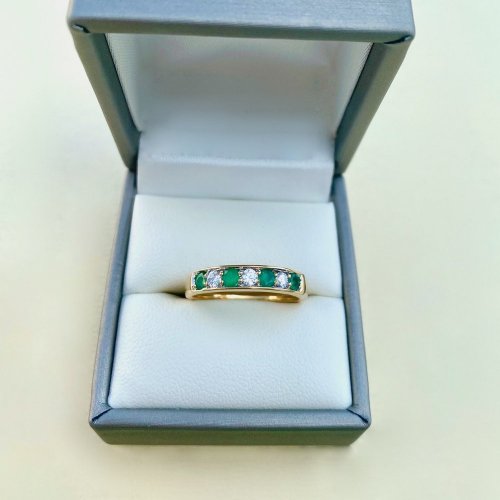 18ct. Solid Gold Emerald &amp; Diamond Ring.