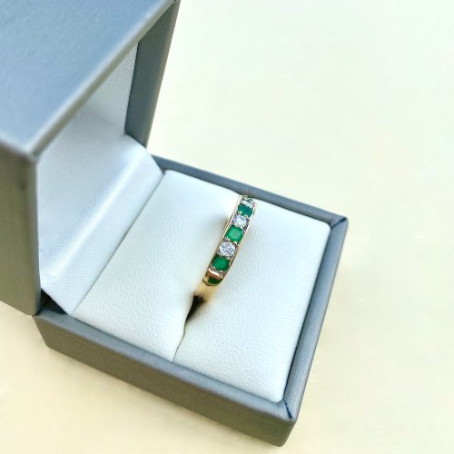 18ct. Solid Gold Emerald &amp; Diamond Ring.