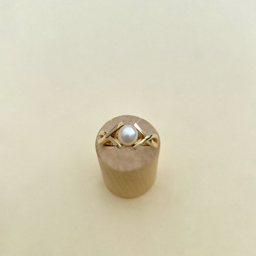 9ct. Gold Cultured Pearl Ring..