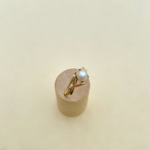 9ct. Gold Cultured Pearl Ring..