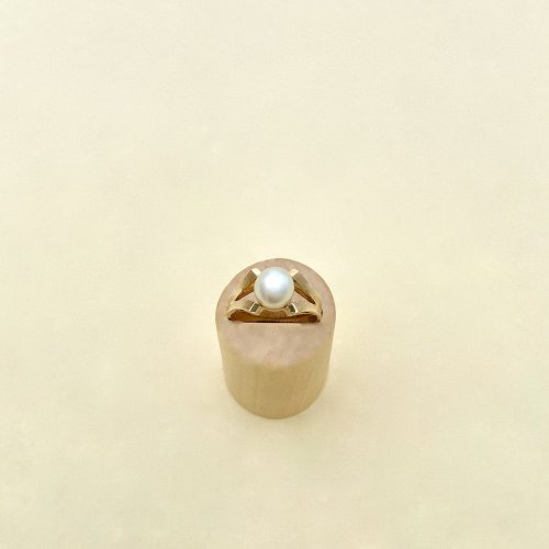 9ct.  Gold Cultured Pearl Ring.