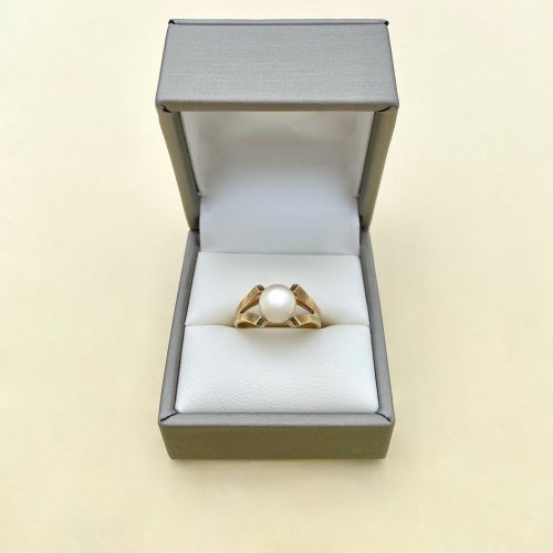 9ct.  Gold Cultured Pearl Ring.