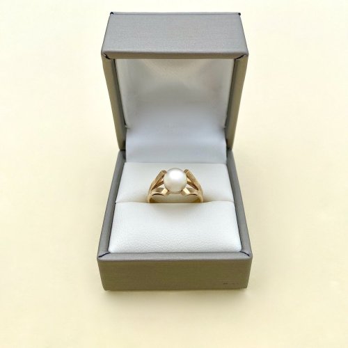 9ct.  Gold Cultured Pearl Ring.