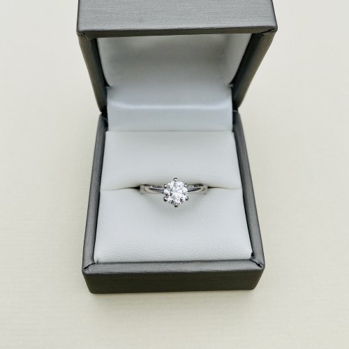 18ct. White Gold Solitaire Diamond Ring.