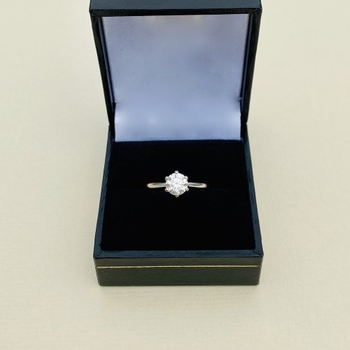 18ct. White Gold Solitaire Diamond Ring.