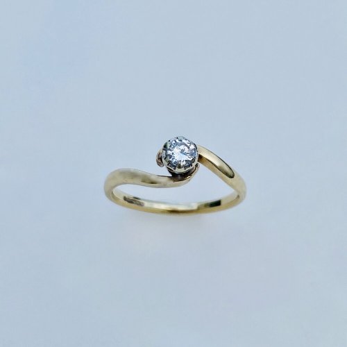 9ct. Gold Diamond Solitaire Ring.