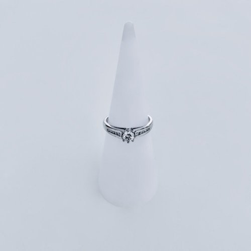 18ct. White Gold Diamond Ring..