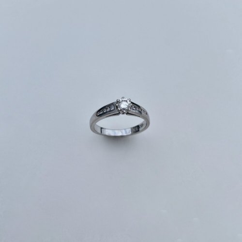 18ct. White Gold Diamond Ring..