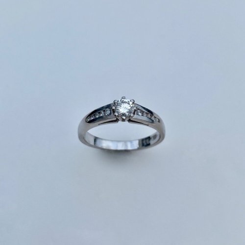 18ct. White Gold Diamond Ring..