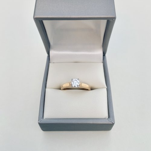 18ct. Gold Solitaire Diamond Ring.