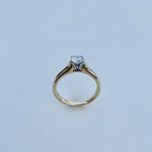 18ct. Gold Solitaire Diamond Ring.