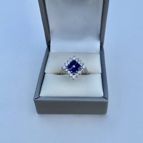 18ct. Sapphire &amp; Diamond Set Cluster Ring. FINAL REDUCTION!