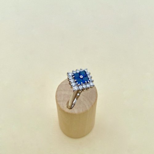 18ct. Sapphire &amp; Diamond Set Cluster Ring. FINAL REDUCTION!