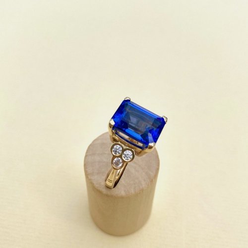 9ct. Gold Blue Gemstone &amp; Diamond Ring.