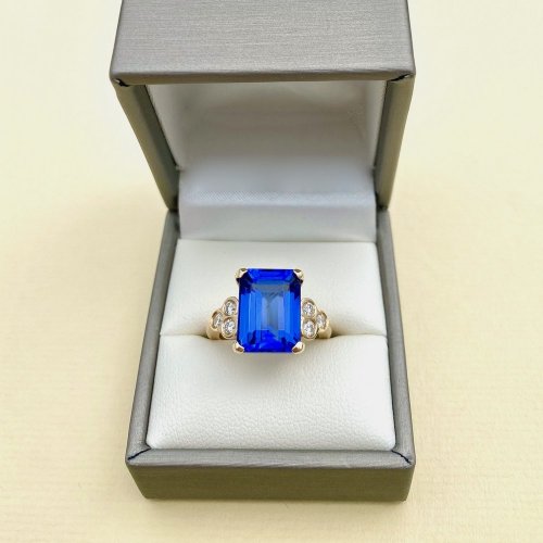 9ct. Gold Blue Gemstone &amp; Diamond Ring.