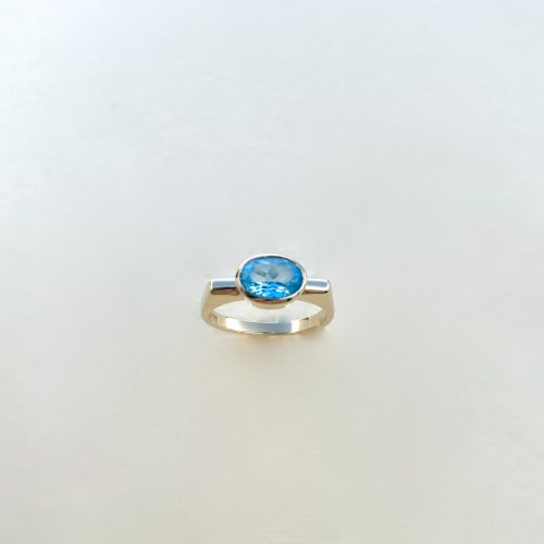 Hallmarked 9ct. Gold Blue Topaz Ring / Squared Shoulders