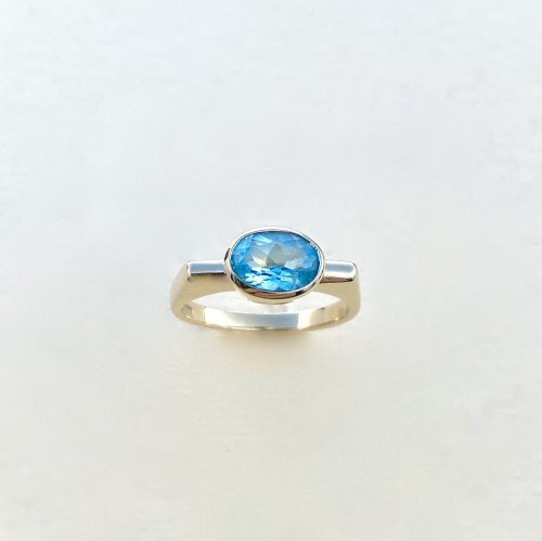 Hallmarked 9ct. Gold Blue Topaz Ring / Squared Shoulders