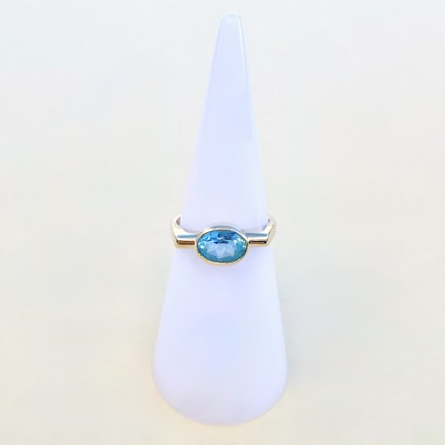 Hallmarked 9ct. Gold Blue Topaz Ring / Squared Shoulders